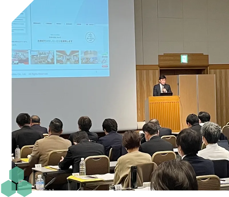 講義をする社長中川の写真