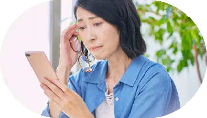 悩んでいる女性