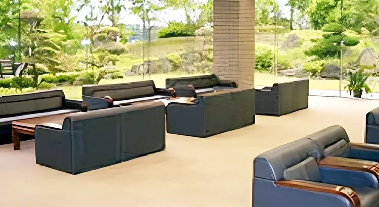 愛川聖苑のロビー