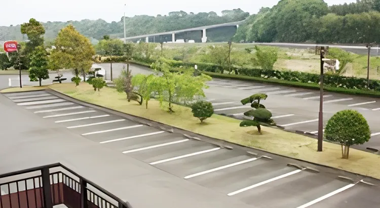 愛川聖苑の駐車場