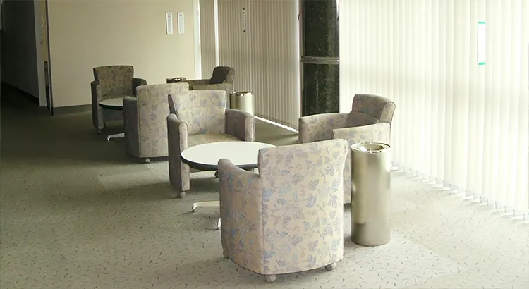 西寺尾火葬場のロビー