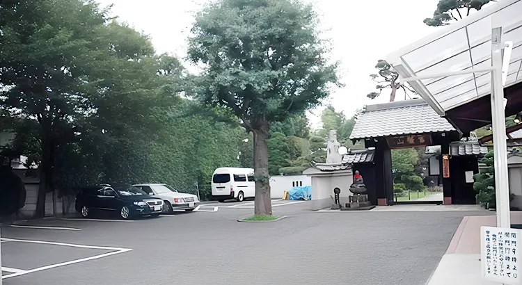 長龍寺会館の駐車場