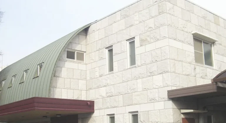 城官寺会館の外観