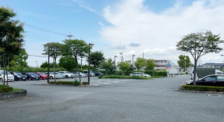 メモリアル彩雲の駐車場