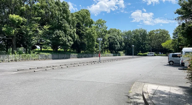メモリアルトネの駐車場