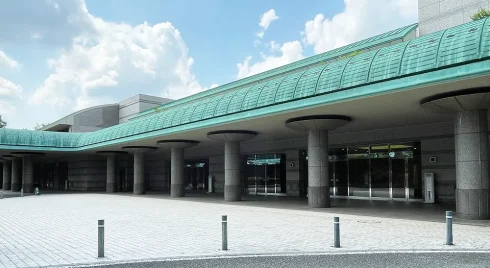 府中の森市民聖苑の外観写真