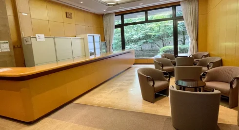 府中の森市民聖苑のロビー写真