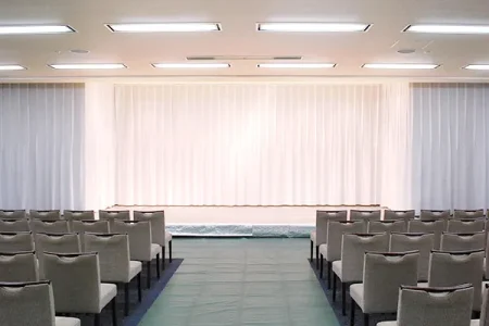 日華斎場・多磨葬祭場の式場写真
