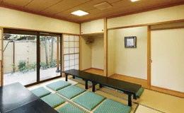 日華斎場・多磨葬祭場の控室写真