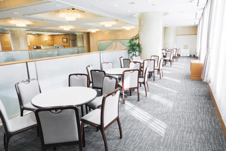 落合斎場のラウンジ