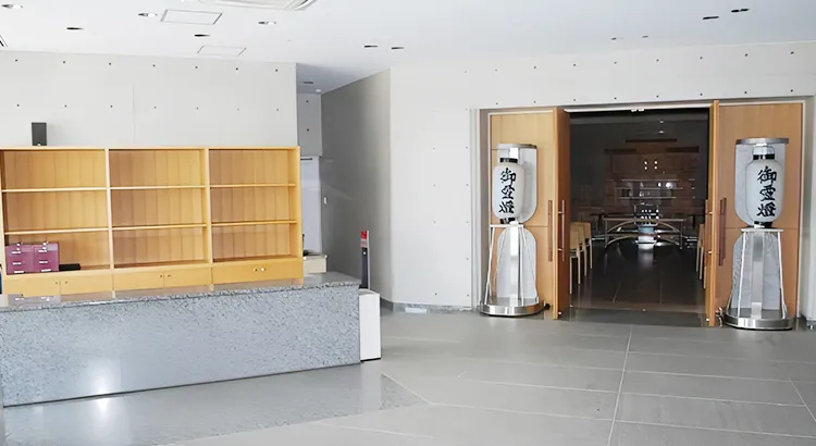 山桑メモリアルホールのロビー