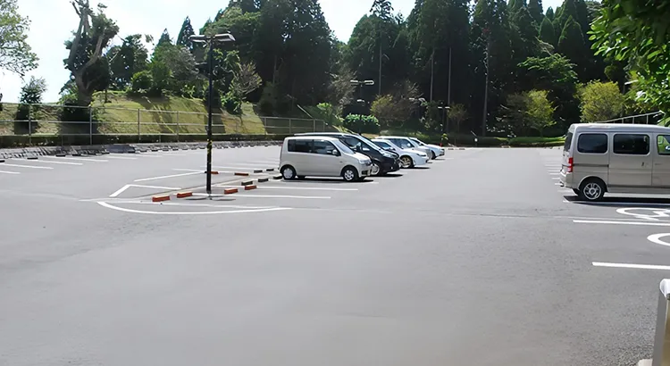 山桑メモリアルホールの駐車場