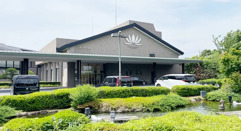 谷塚斎場の外観