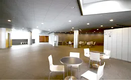 横浜市南部斎場のロビー写真