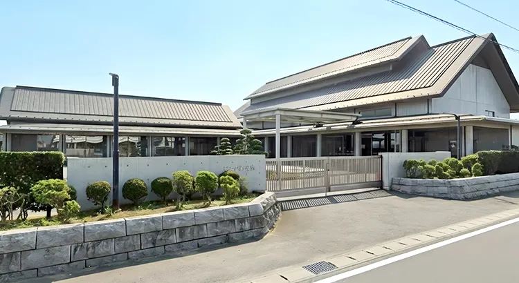 おみがわ聖苑の外観