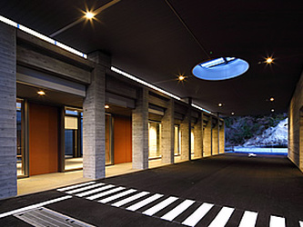 泉南阪南共立火葬場のエントランスホール写真