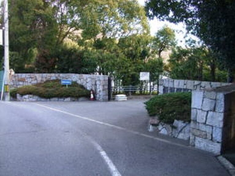 柏原市斎場の外観２