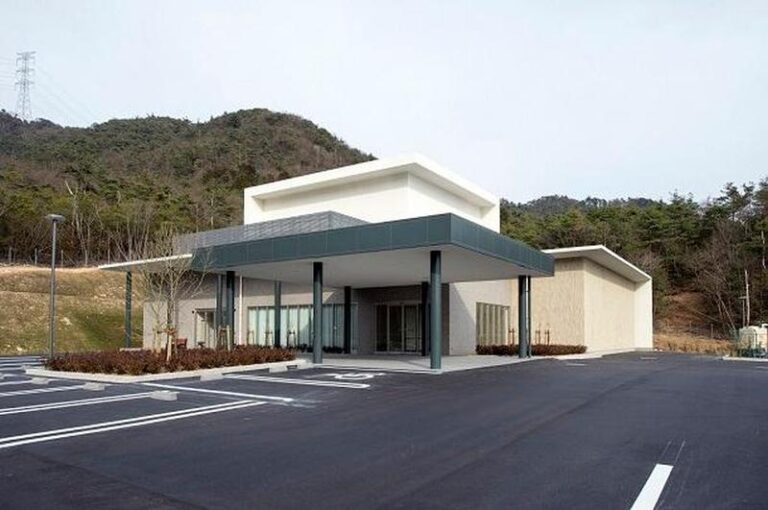 能勢町営斎場の外観