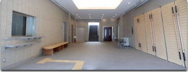 高槻市立葬祭センターのエントランスホール