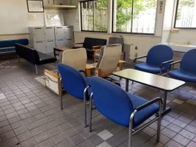 豊中市立火葬場の待合室写真