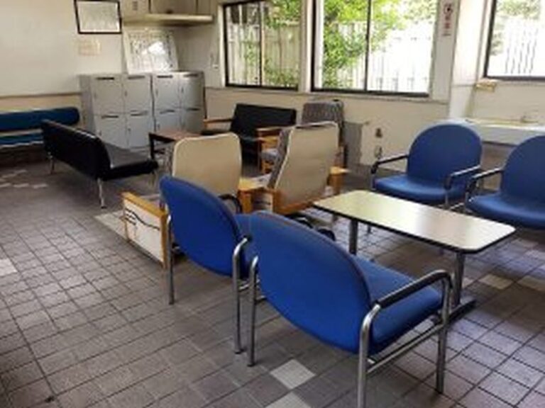 豊中市立火葬場の待合室