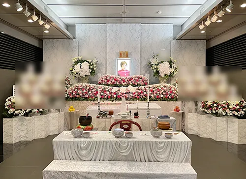 葬儀事例「私のワイフ」のギャラリー画像3枚目 60年以上共に人生を歩んできた最愛の奥様の祭壇