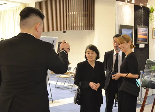 葬儀事例「おじいちゃんのカメラ」のギャラリー画像1枚目 カメラが趣味だったおじいちゃんにちなんで撮影会