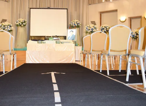 葬儀事例「トラック運転手のパパ」のギャラリー画像3枚目 葬儀場の中に道路を再現