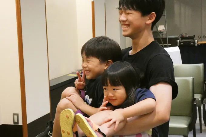 孫・ひ孫たちがはしゃぐ様子