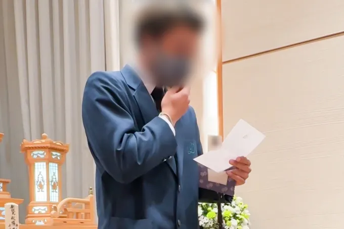 涙ながらに手紙を読むお孫さん