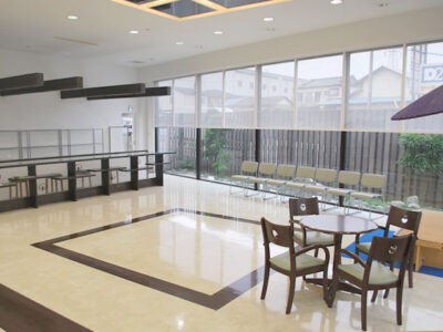 入間法要殿のロビー写真