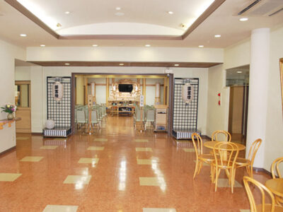 日高法要殿のロビー写真