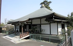 密蔵院 松雲閣の駐車場側写真