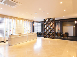 オーロラ・ホール中央のエントランスホール写真