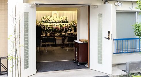 仙川斎場の斎場入口写真