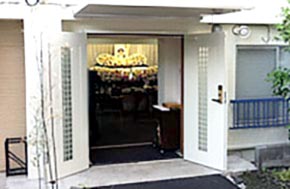 仙川斎場の斎場入口写真