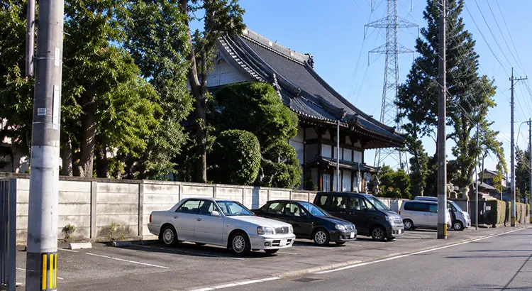 鳳林院斎場の駐車場