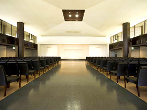 青山葬儀所の式場写真