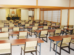 高野山東京別院斎場の控え室写真