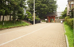 円光院会館の参道写真