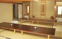 長明寺会館の控え室写真